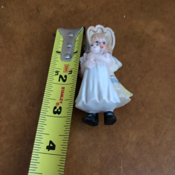 Jan Hagara Vintage Porcelain “Jenny” Ornament - Picture 4 of 5